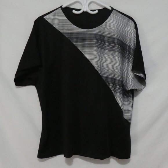 MODE LA FOLIE | size 42 | Black and White Diagonal Pattern T-Shirt - Picture 1 of 12